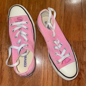 Pink Converse low cut SIZE 4